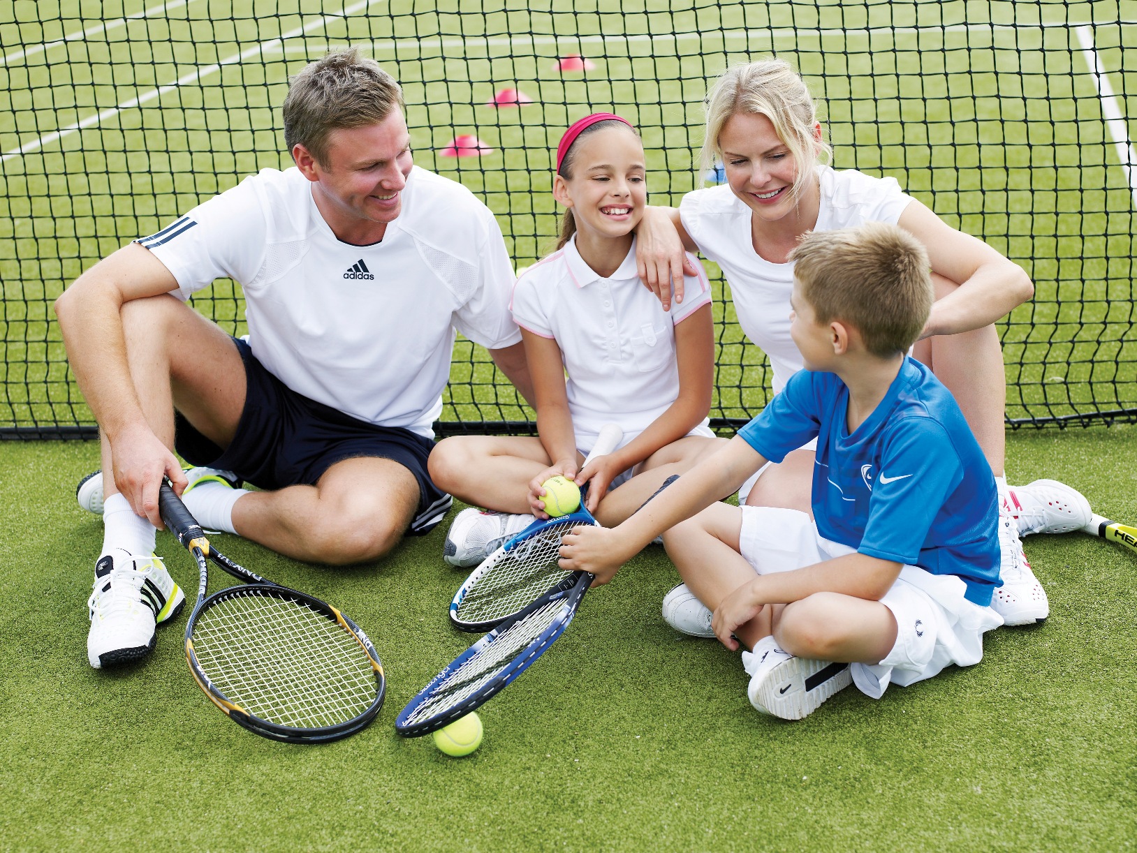 De ce să alegi tenisul pentru copilul tău?