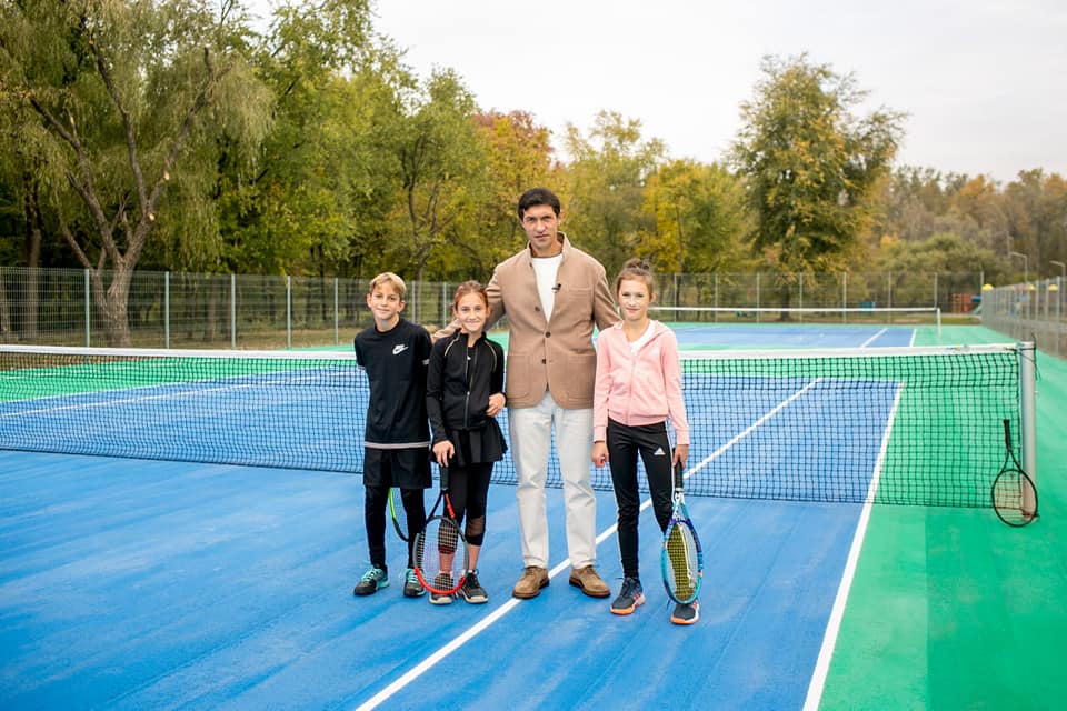 În parcul „La Izvor” au fost inaugurate două terenuri de tenis de câmp cu acces gratuit