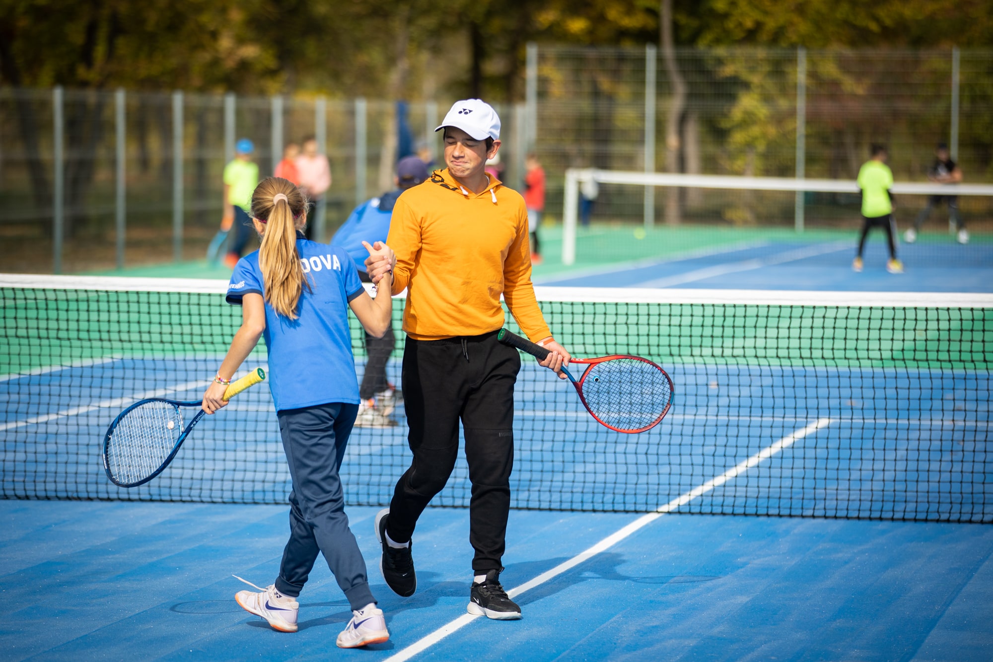 În parcul „La Izvor” au fost inaugurate două terenuri de tenis de câmp cu acces gratuit FNTM