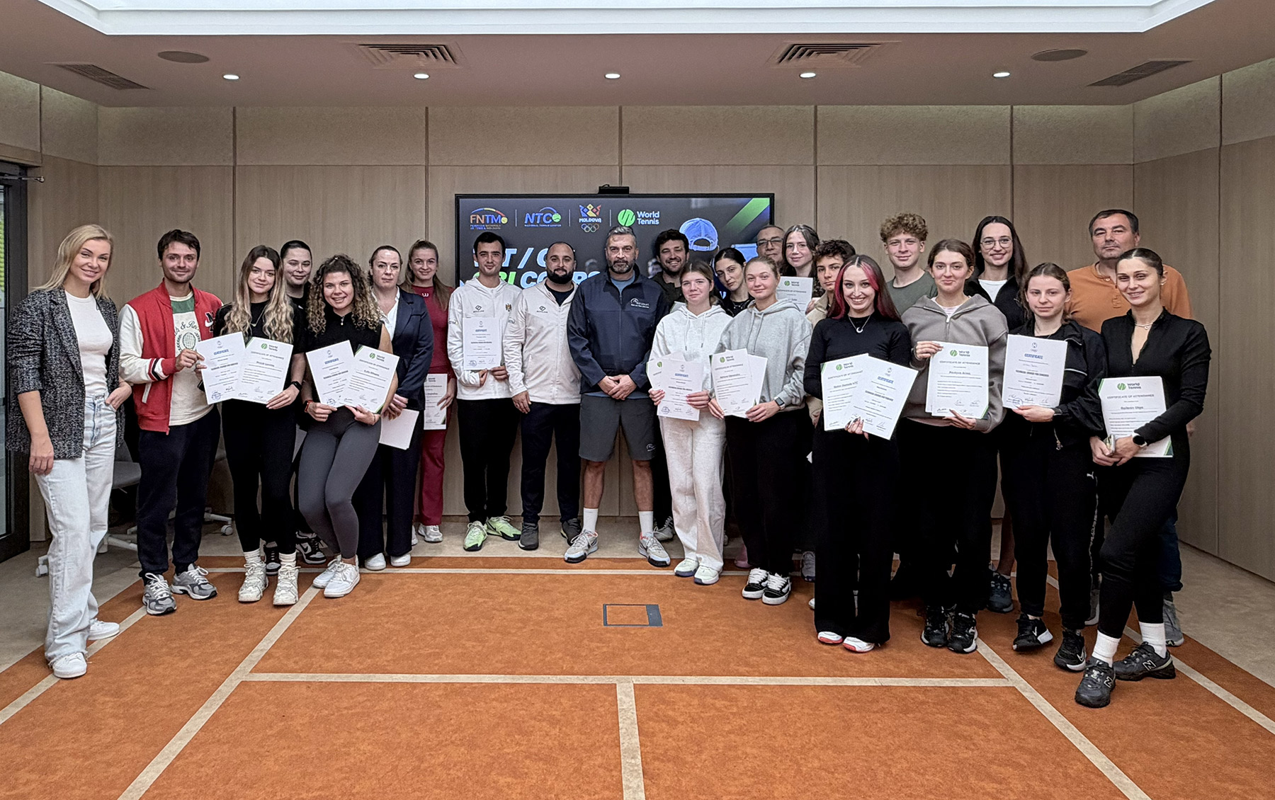 Înveți pentru a-i învăța pe alții: la Chișinău s-au încheiat cursurile World Tennis